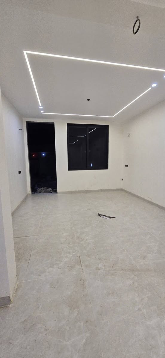 السلام عليكم بيت للبيع المساحه 250 متر بناء حديث درجه اولى طابقين ٤ غرف نوم طابوق يحتوي على كافة الخدمات يباع عل هل وضع او بعد التشطيب حسب الاتفاق العنوان كربلاء حولي ابو مهدي المهندس خلف سايلو كربلاء عبر نهر الهنيديه
***********
***********
