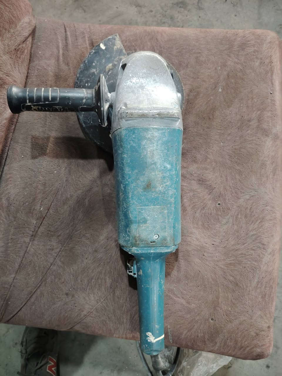 سلام عليكم كوسره بوش الماني قديم شغاله نضيفه للبيع مكاني بغداد الحسينيه مال الراشديه السعر 100 او بيهة مجال ماعندي توصيل ***********
