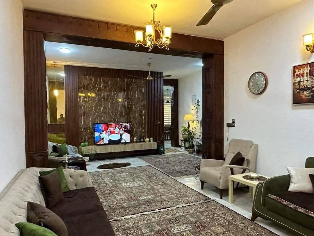 السلام عليكم 🏠 / دار للبيع مساحه ٢٠٠ م طابو زراعي سند                  واجهه ١٠ م / نزال ٢٠ م 🧱 بناء حديث درجه أولى الكاونتر مع أثاث الاستقبال مع الدار الطابق الاول / مطبخ . أستقبال . هول . غرفه . مجمع صحيات . كراج . صحيات خارجيه الطابق الثاني / ٤ غرف نوم .هولالعنوان بابل ازوير الغربي التقسيم لأول يبعد 50م عن الكورنيشتفاصيل اكثر مراجعت مكتب التصميم العقاري☎️***********/***********
