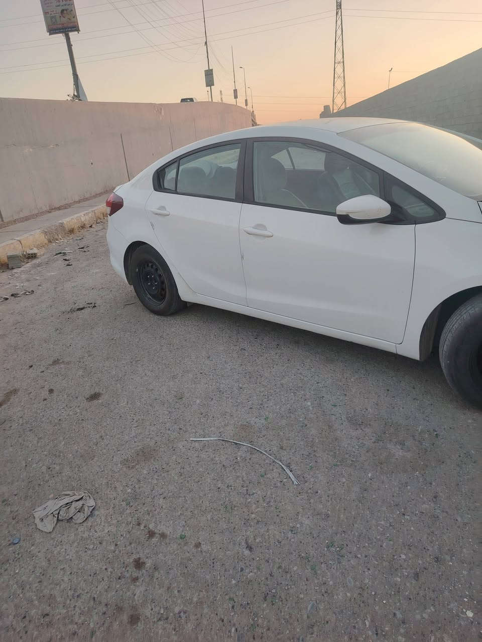 فورتي لون ابيض  / 18رقم بغداد نكليزي تعمير ربع بنيد جاملغ مامي تعمير محركه 2000 دوش كير ايتي. منظومه غاز وبانزين نظامين  وليس تبديل مراوس بحدث لعنده ينزال في تعليقات فقط مراوس بحدث بغداد اريد رقمه بغداد فقط ***********
