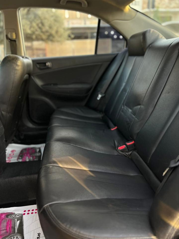 السلامً عليكم. سوناتا 2010. متؤمه طبق الاصل بشرط الجاسبه. وسنويه لل29.   شاشه وتحكمات جهتين. 
تبريد تدفئه. 
كشنات جلد 
تدفئه كشنات. 
سياره اصل غاز. يعني انسه الصرف بعد 
العنوان بغداد. 
السعر 55 
***********
