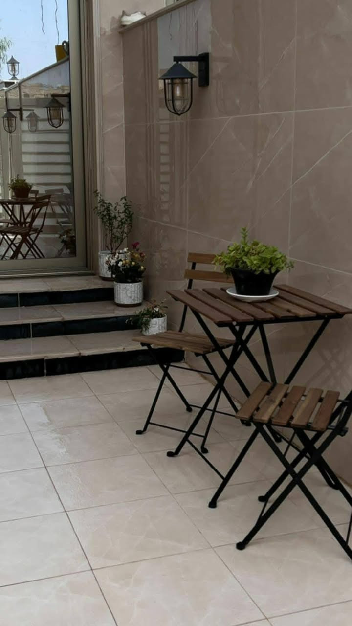 يتوفر لدى مكتب الرائد للعقار بيت بناء حديث طابقين
المساحة ٢٠٠ متر ( العنوان الزهراء حي الأسرى ) 
يقع ع شارع ١٥ وساحه 
البيت مفصول الطابق الاول ع الثاني 
البيت ينباع مع الاثاث المتبقي 
( سبالت عدد ١٠ تخم عد ٣ كاونترات عدد ٢ غرف نوم ٢ )
لمعرفة السعر مراسلة الصفحة او الاتصال ع الرقم 
*********** متوفر واتساب
