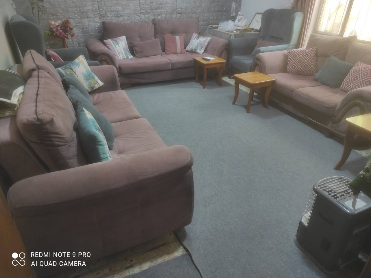 السلام عليكم
عندي اغراض بيت كاونتر المنيوم 9 متر مع سنك مرمر حوضين وتخم مصري نظيف وتخم عراقي على 10 قطع نظيف وغرفة نوم صاج عراقي كاملة وتلفزيون قياس 42 , LG
مع سبلت طن واحد وثلاجة تركية ومبردة واغراض أخرى 
العنوان /بغداد /حي الجامعة 
للاتصال على رقم ***********
