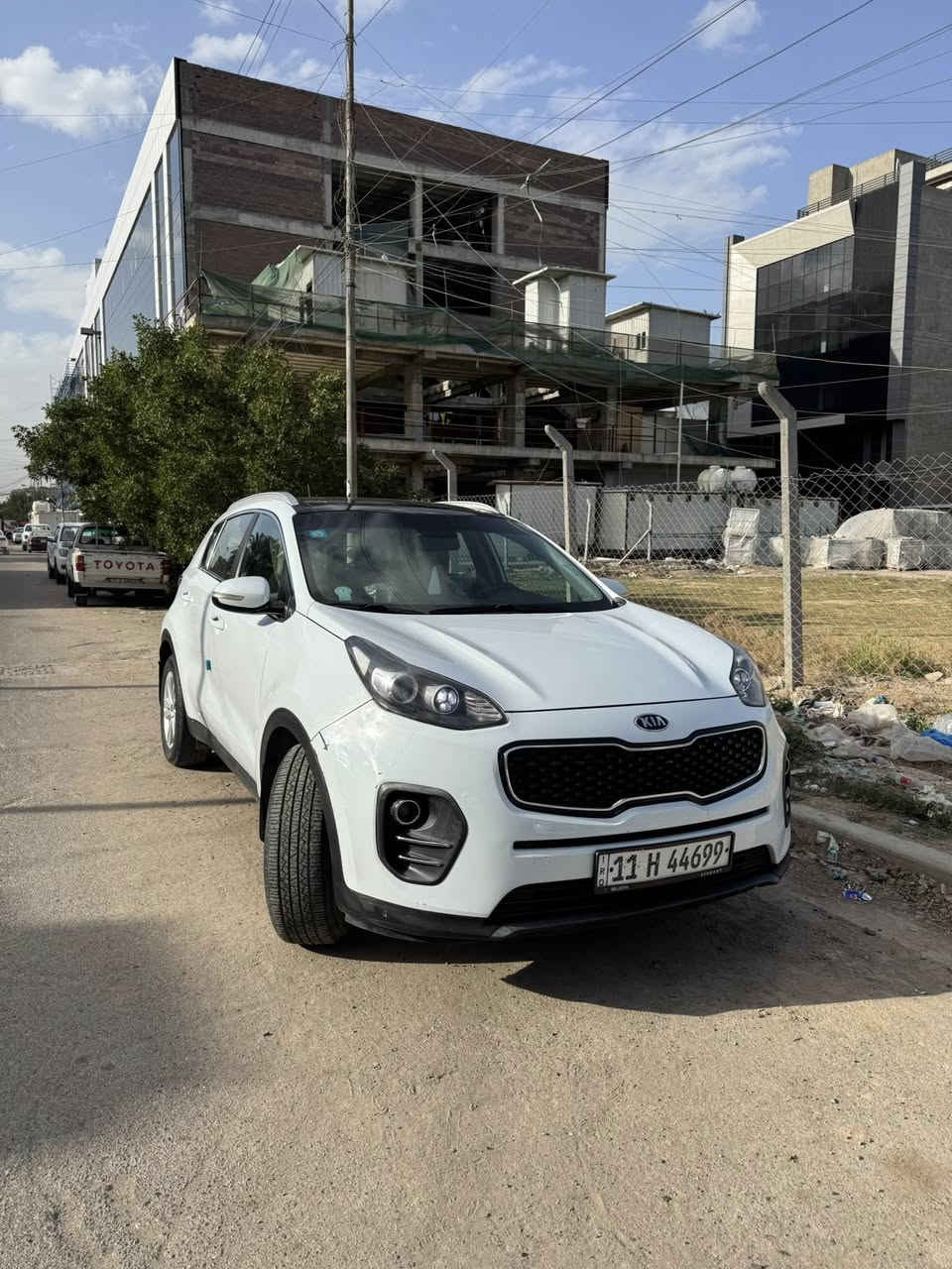 كيا سبورتج 2018 خليجي 
مواصفات عالية (بانوراما - اشاير بالمري - تبريد قطعتين وباقي المواصفات المعروفة)
السيارة ماشية 74,000كيلو 
مكفولة عدا بارد في الباب الخلفي عكس جهة السائق 
السيارة جاهزة من جميع النواحي 
مكاني بغداد الاعظمية
***********
السعر 190 وبيهة شي بسيط حك الجية
