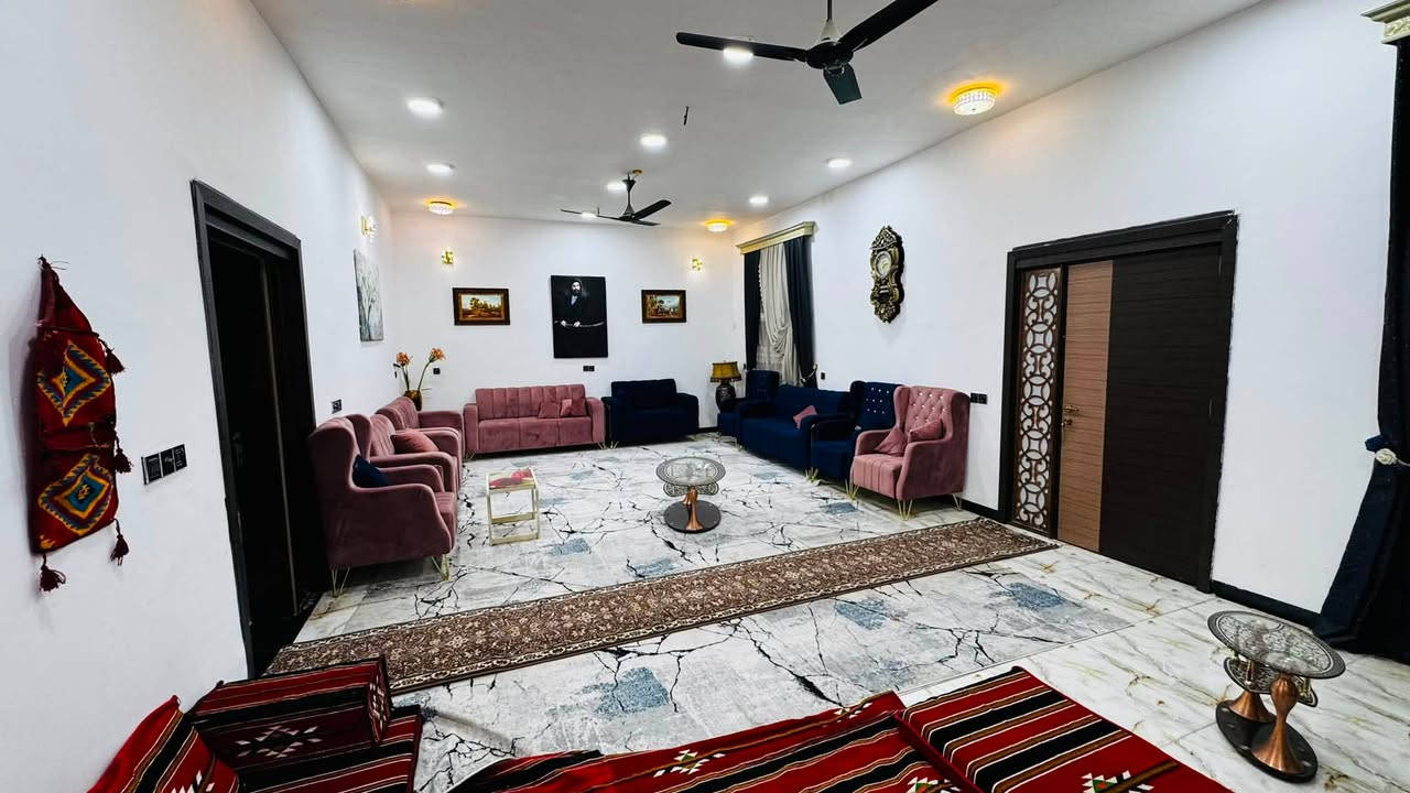 ارض مع دار زراعي  سند 25 
المساحة 3 دوانم 
العنوان / مقابل شركة ابداع الرحمن على الشارع العام  قرب ملعب السنبلة

الدار مساحة بناء 300م
اربع غرف غرفتين منهن سويت كامل
صالة  مع مجمع صحي 
ومطبخ كبير حار وبارد 
استقبال بمساحة 50 م  مع مجمع صحي 
تحتوي الارض على 40 نخلة

للاستفسار / ***********
