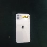 ايفون 11عادي ذاكره 128 الجهاز مكسور الضهر ومبدل شاشه اصليه 3 خيارات في...