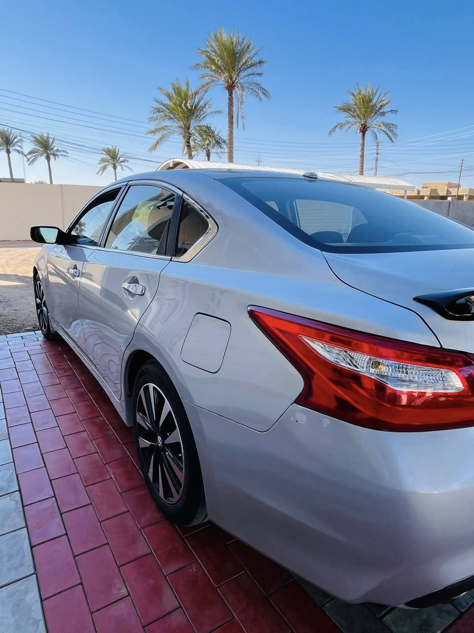 للبيع !
نيسان التيما 2017
محرك ٤ سلندر 2500 محرك وكير بلادي مكفول 
السيارة حادثها بالدعامية الخلفية ومصبوغ قبق الصندوق الباقي مكفول فول بصمة تحكمات ستيرن شاشة كامرة خلفية تحويل مباشر *********** مكاني الانبار الرمادي السعر ١٣٣ ورقة وبيها مجال بسيط
