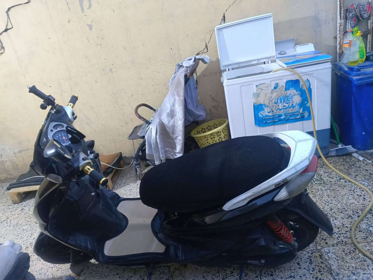 دراجه سكنز نثيه140 جراجه شغاله بس بيها صوت مال جواكيج جراجه نضيفه محرك ما مفتوح سعر 200 تواصل ***********
