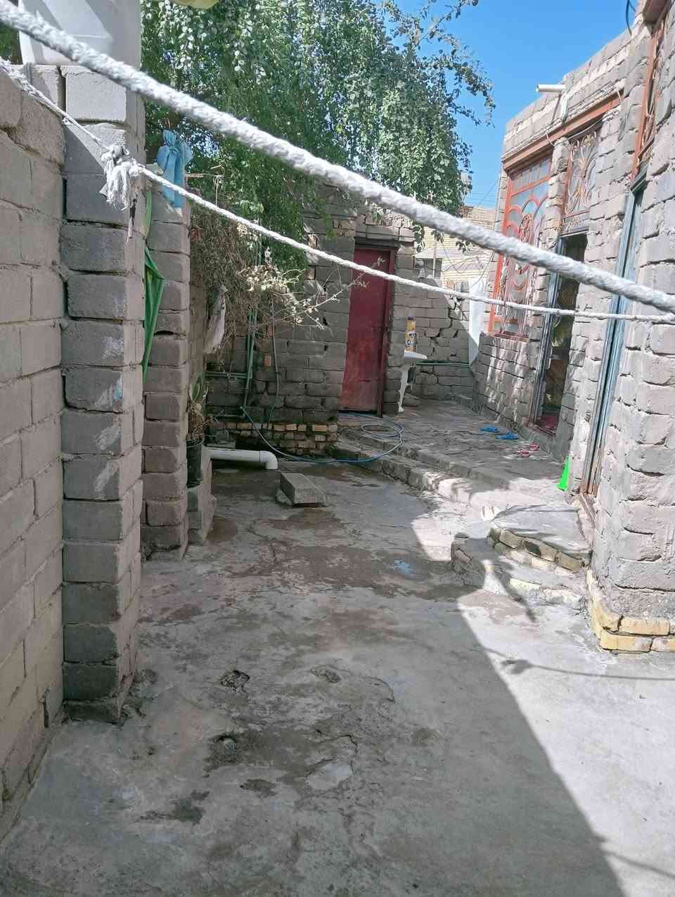 بيت ركن زراعي بي وصل طابو لبيع  بناء 153 مع قطعه 100 م المساحه الكلي 253 بناء عرفه هول و ستقبال و مطبخ رقم الهاتف *********** العنوان شارع الحولي السماعيليه الثانيه قرب صوره سيد جاسم
