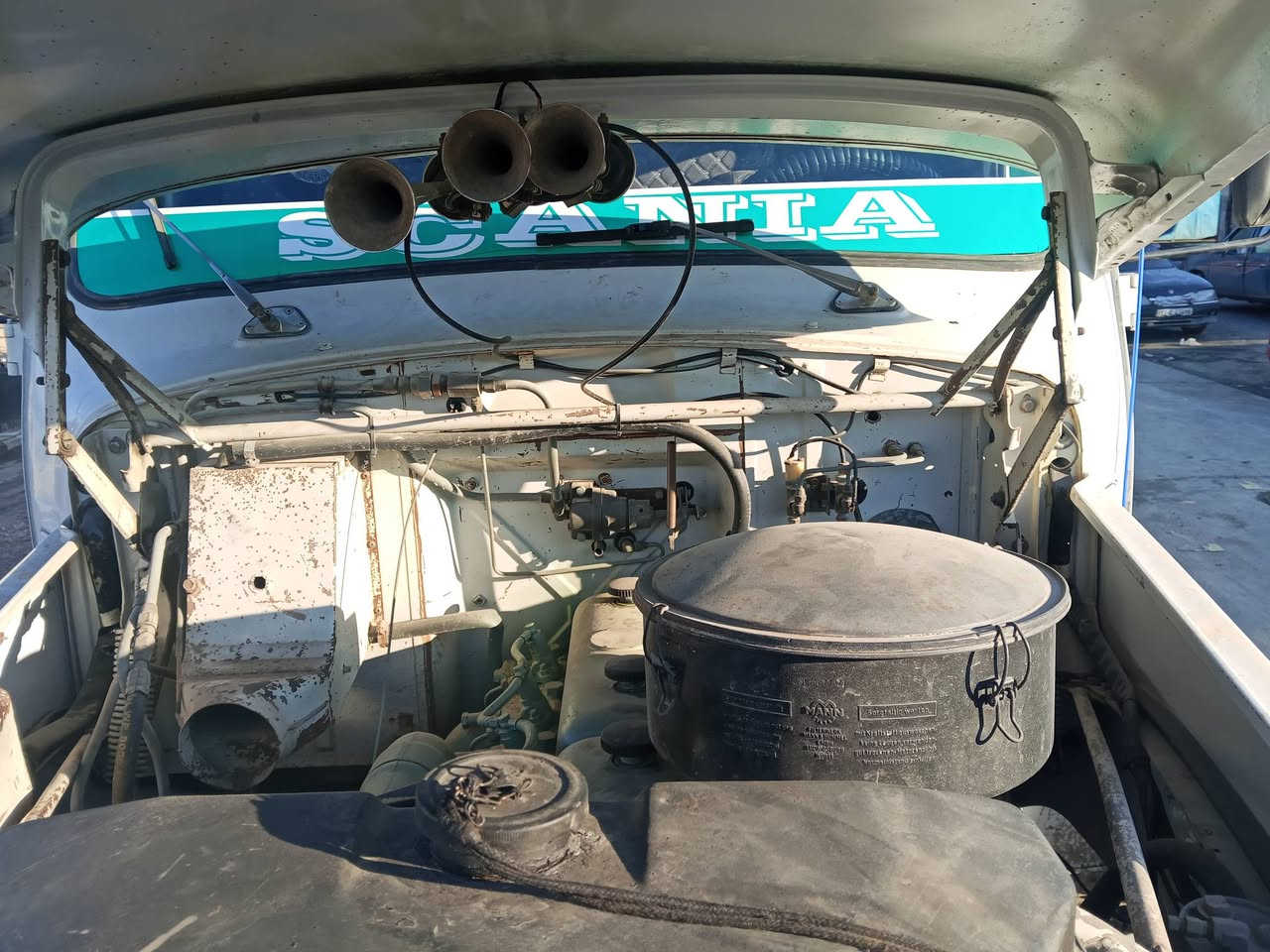 سلام عليكم للبيع سكانيا لوري 111  سياره مطوله  جاهزه مصبوغه عام سياره جديد بمعنا الكلمه رقم انكليزي رقم نينوى بسمي مكفوله كفاله عامه مال صديج كير محرك اكسن تواير جدد سياره جديده  وين الي يدورون جديد للجناي رقم***********اسيا***********
