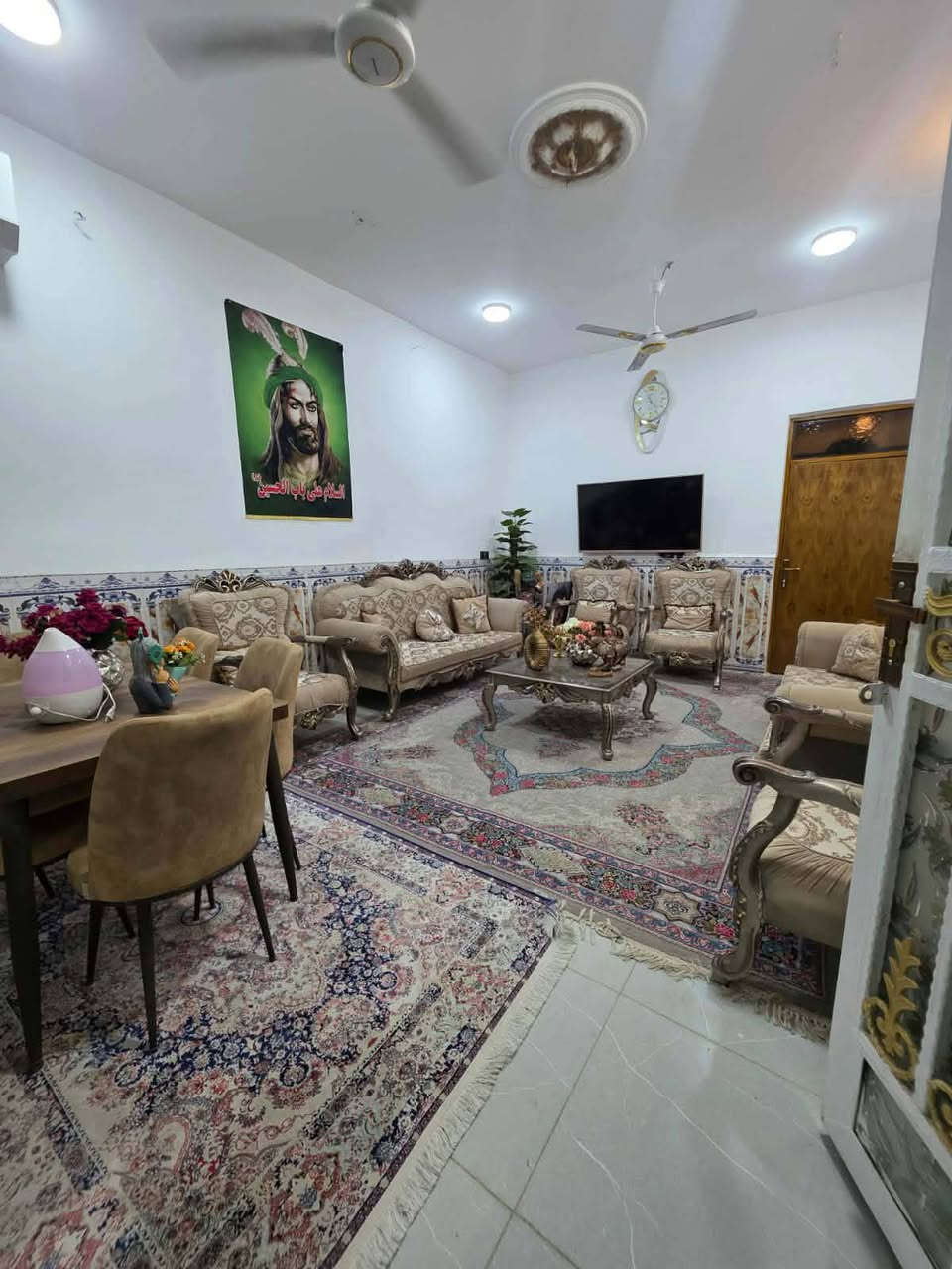 دار سكني #للبيع🏠

🌎موقعه #حي_الزيتون_شارع_20
قرب المستوصف الصحي  
المنطقه مشموله بلخدمات 

مساحته 200 متر البيت بناء حديث 
كونكريت مسلح
يحتوي علئ استقبال - صاله- غرفتين نوم -مطبخ - صحيات خارجيه - وداخليه وكراج سياره 

البيت متعوب عليه من ناحيت البناء الحديث
👇👇👇👇
#السعر 120 مليون
للاستفسار اكثر
#واتساب_اتصال_***********📞
أو مراجعه مكتب السند للعقار الكائن في الجزائر شارع المطاعم مقابل مدارس التفوق الاهليه
