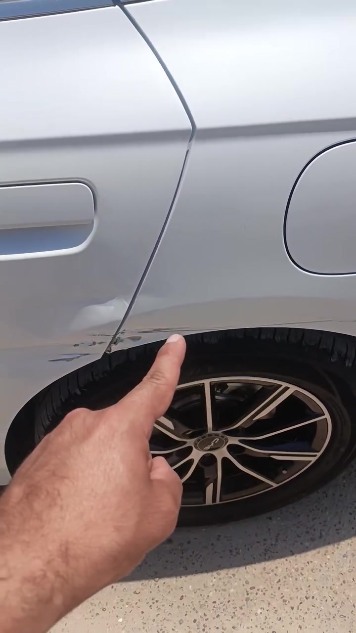 السلام عليكم BYD سيل 6 مديل 24 رقم بغداد بسمي شرط التحويل ماشيه 12 الف كلي بيهه طخه موضحه بالفديو السياره اربع كامرات رادار بنراما كرسي السايق كهرباء اناره ترحيب اناره اسفل البيبان شاشه جبيره دواره منزل كل البرامج داخل ابيض جلد تبريد قطعتين بطاريه 90 لد نهاري هواي بيهه مواصفات بعد رايدهه 23.700 مليون وبيهه مجال بسيط اوكلشي اكو بالسوك 
*********** مكاني بغداد الكرخ
