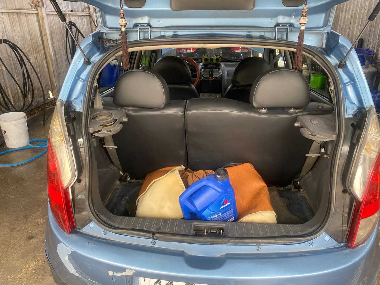 سلام عليكم شباب شيري A1للبيع سياره جديده مال زوجتي ماتطلع بيها قليل استخدامها تدفئه تبريد شغاله التبريد ثلج اوتماتيك رقم مميز بيها هزه جديدة السعر 37 ورقه وبيها مجال بسيط جدا ***********
