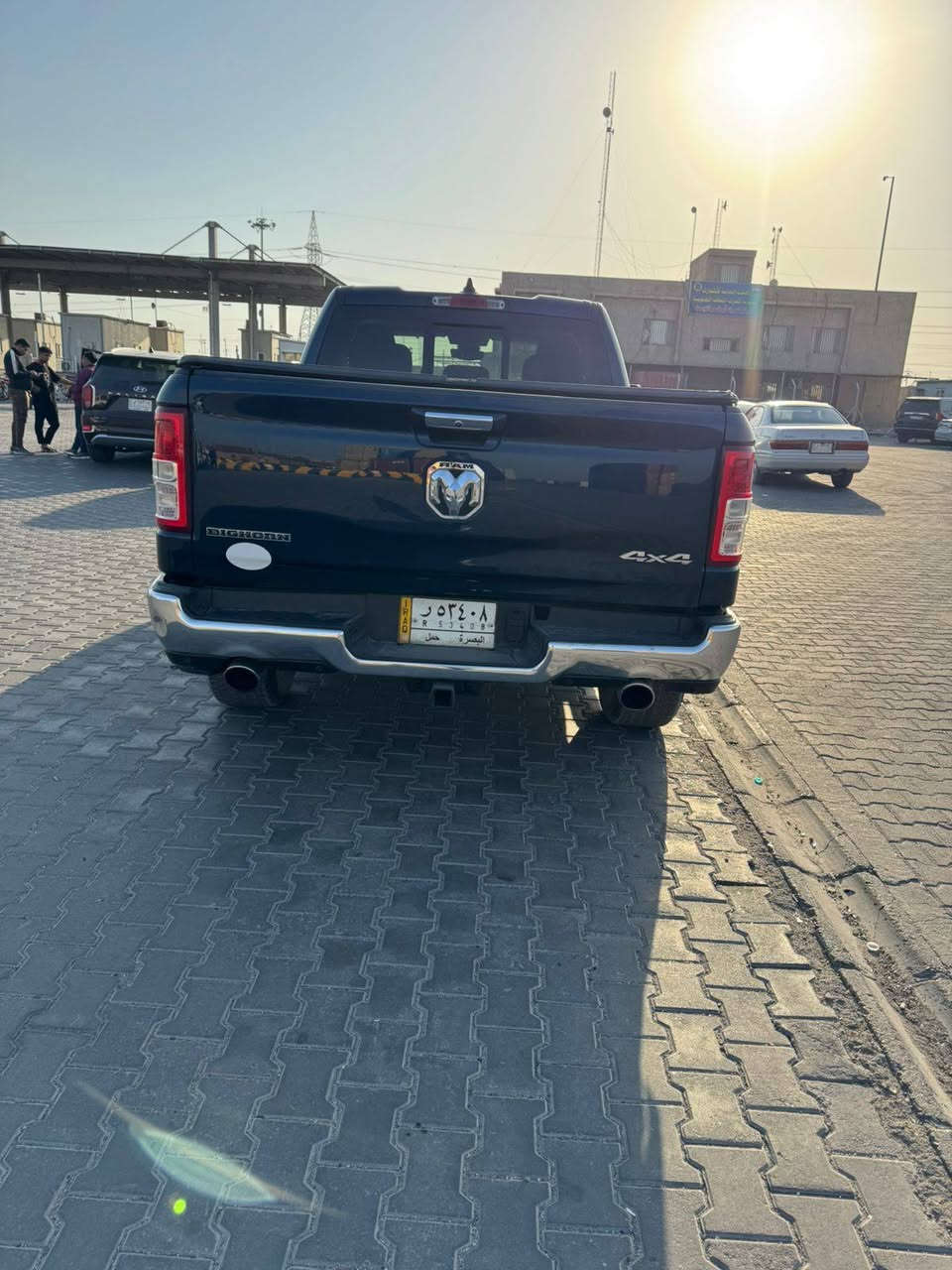 السلام عليكم سياره رام BIGHORN  هيمي 8 سلندر 5700 باب قصير   مديل 2020 بصره السياره بيها 3 قطع راجعات نفسهم ما بيها شي مبدل ع لبلاد السياره مكفوله من كير ومكينه السياره جاهزه من كلشي ما بيها نقص شي ماشيه 149Km  السياره حلوه مال جناي صوره الحادث موجوده بالمنشور 210$ وبيها مجال قليل  مكاني بصره قرب جسر المعارض 
***********
