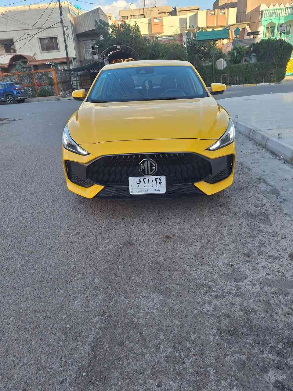 السلام عليكم للبيع سيارة MG GT 2023 فول مواصفات
 مطلوبة للمصرف بعدلها سنتين وتفك والاستقطاع الكتروني اني اكملها
السيارة مضروبة من قبل ومتصلحه 
محرك 1500cc Turbo 173hp عزم 256نيوتن متر تسارع 0-100 8ثوانِ
اضاءات فول LED
گير 7سرعات دبل كلتش DCT
شاشة وسطية 10.1إنج
 عدادات دچيتال 12.3إنج
رادار امامي تحذير تصادم امامي وتحذير خروج عن المسار
گير كهربائي 
سايد بريك كهربائي
نظام اوتو هولد
كرسي السايق وجامة السايق كهرباء
نظام تحكم بالثبات ABS
كاميرات 360°
حساسات خلفية
للتواصل ***********
