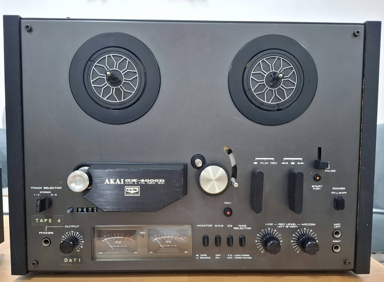 مسجل تيب دك ياباني ماركة : AKAI GX - 4000D
صناعة : 1978
امكانية التحكم بالصوت من الجهاز ( OUTPUT )
تسجيل روعة
السعر : 350 الف مع التوصيل


**إذا كنت صاحب هذا الإعلان وتريد حذفه لأي سبب، رجاءا أرسل رسالة إلى الدعم الفني**