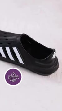 اللهم صل على محمد وآل محمد يُدَبِّرُ الْأَمْرَ مِنَ السَّمَاءِ إِلَى ا...