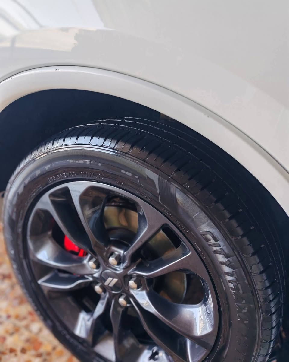 دودج دورانجو RT (2021)🤍🔥
وارد كندي🇨🇦

🚗 اللون: أبيض
📝 مرقم شمالي (هزة وفحص جديد)
🛣️ الممشى: 89 ألف كم فقط
🛠️ المحرك: HEMI 5.7 V8
🧾 الحالة: كلين تايتل عدا ربع البنيد بارد وصبغ✅
✨ السيارة نظيفة جدًا وبدون أي نقص

🔑 تشغيل بصمة + بصمة أبواب
🪑 كشنات جلد كهربائية مع خزن وضعيات
❄️🔥 تبريد + تدفئة للكشنات
🎛️ ستيرن كهربائي + تدفئة + شفتات
📺 شاشة كبيرة مع نظام ملاحة وخرائط
🏁 وضعيات قيادة (Eco / Sport)
🌬️ تبريد 3 مناطق
🚀 تشغيل عن بعد
🛞 دفع رباعي (4x4)
📦 صندوق كهربائي
📡 حساسات خلفية + مانع انزلاق
💡 لايت LED زينون
📱 أبل كاربلاي + AUX
⏹️ Auto Stop (توقف ذاتي)
🔌 شحن لاسلكي

مكان تواجد السيارة: ميسان / العمارة
رقم صاحب السيارة: ***********
: لمعرفة السعر يرجى الاتصال على الرقم اعلاه.. 
ياالله
