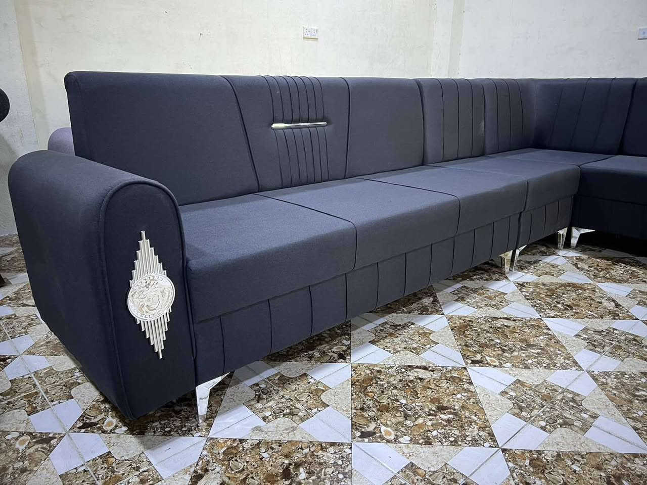 قةنةفةي تازة مان بيكةيشت
شتى زور تايبةت نمونة لة جواني
رةنكي تايبةت
قوماشي كابوية
ديزاين كومبيتةرية
١٠ نةفةريية
***********

