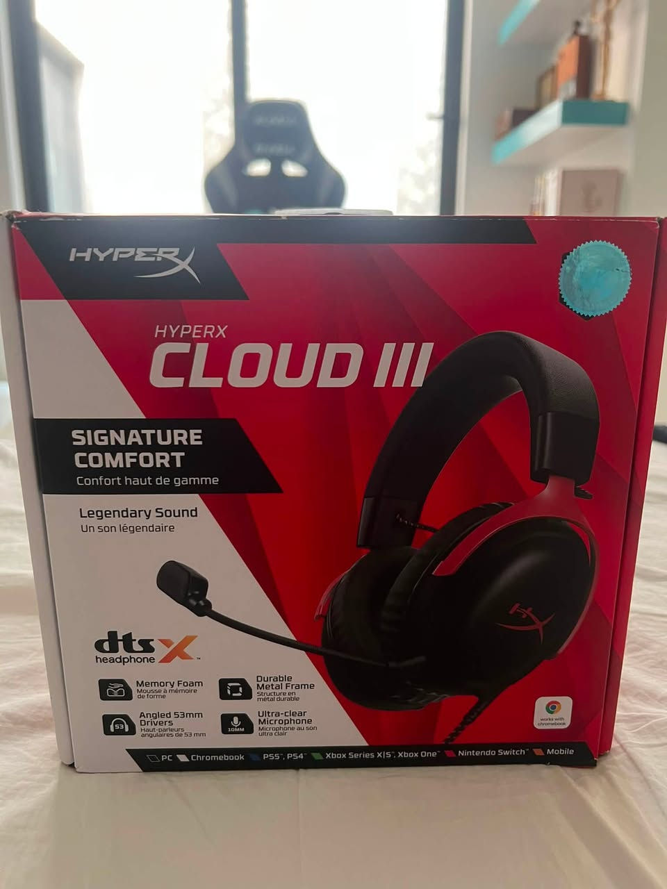 سماعة HyperX Cloud III بحالة ممتازة جدًا، النظافة 100%، استخدام خفيف جدًا وما بيها أي خدش أو عطل.

المميزات:

* صوت قوي وواضح مناسب للألعاب والأفلام والموسيقى.
* مايكروفون قابل للفصل بصوت نقي.
* راحة عالية بفضل وسائد الـ Memory Foam.
* هيكل معدني متين وعمر طويل.
* تعمل على PC / PS5 / PS4 / Xbox / Nintendo Switch / Mobile.

المرفقات:
 الكرتون الأصلي
 كيبل USB
 المايكروفون الأصلي القابل للفصل
 جميع الملحقات الأصلية

سبب البيع: عدم الحاجة إليها.

للمهتمين، يرجى التواصل على الخاص
الرقم :***********
الموقع :بغداد
السعر:٧٠ الف
لا يوجد توصيل
