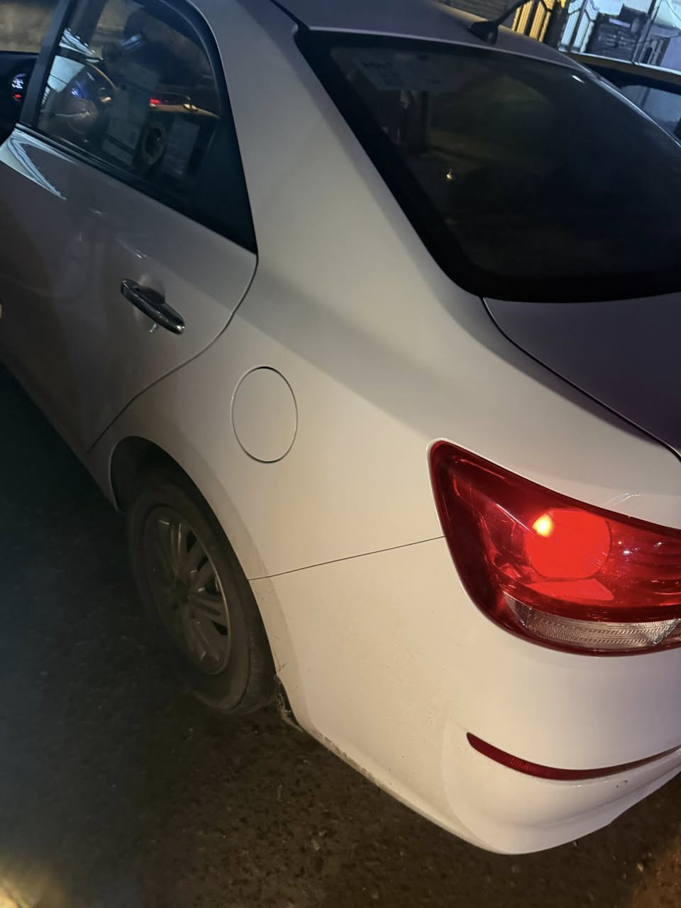 سلام عليكم شباب بنات  عندي سيارة كية بيجاس موديل 25 ماشية 10 آلاف كبالكم بل صورة كلشي موضح اخوان الي مو شراي لا ينتصل الرقم ***********  بي واتساب 
ونتصال 
اخوان السعر 128  وبيه مجال قليل حك الجية
