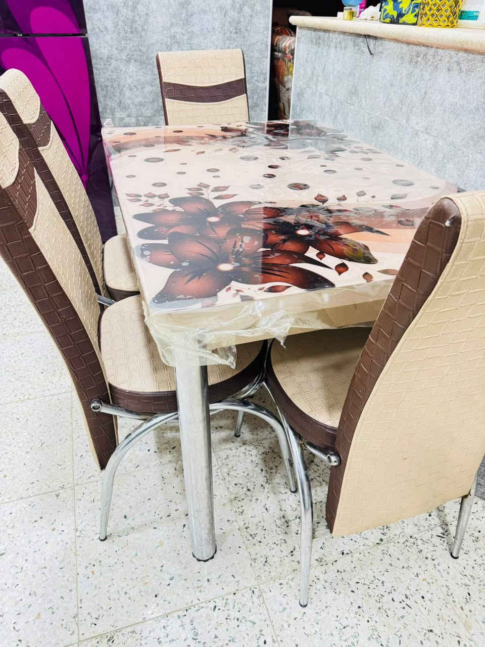 #للبيع ميز طعام 4 كراسي جديد بعده بالجيس السعر 120 العنوان حله ورديه خارج


**إذا كنت صاحب هذا الإعلان وتريد حذفه لأي سبب، رجاءا أرسل رسالة إلى الدعم الفني**