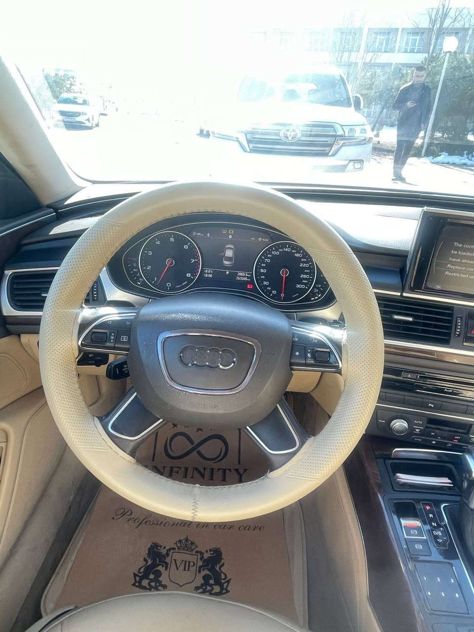 Audi A6 2013 
مواسەفاتی خلیجی ٦ پستۆن فول فول مواسەفاتە سەیارەکە لۆک لۆکە 
بۆیاخو ساردو شوختی نیە 
بەشەرتی گێرو مەکینە لۆک لۆکە نەکراوەتەوە 
نرخی ١٢٨ گەڵا و مامەڵەیەکی زۆر کەم 
***********
سەیارەکە لە سلێمانیە السليمانية, العراق
