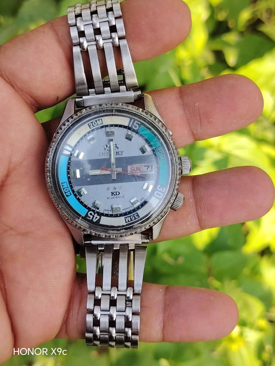 اورينت KD ORIENT
قطر 43
نظافه 90%
دي ديت
رنك دوار
وقت مظبوط
فطر بلجامه
.......................
السعر (80)  الف مع التوصيل سعر نهائي
***********9
