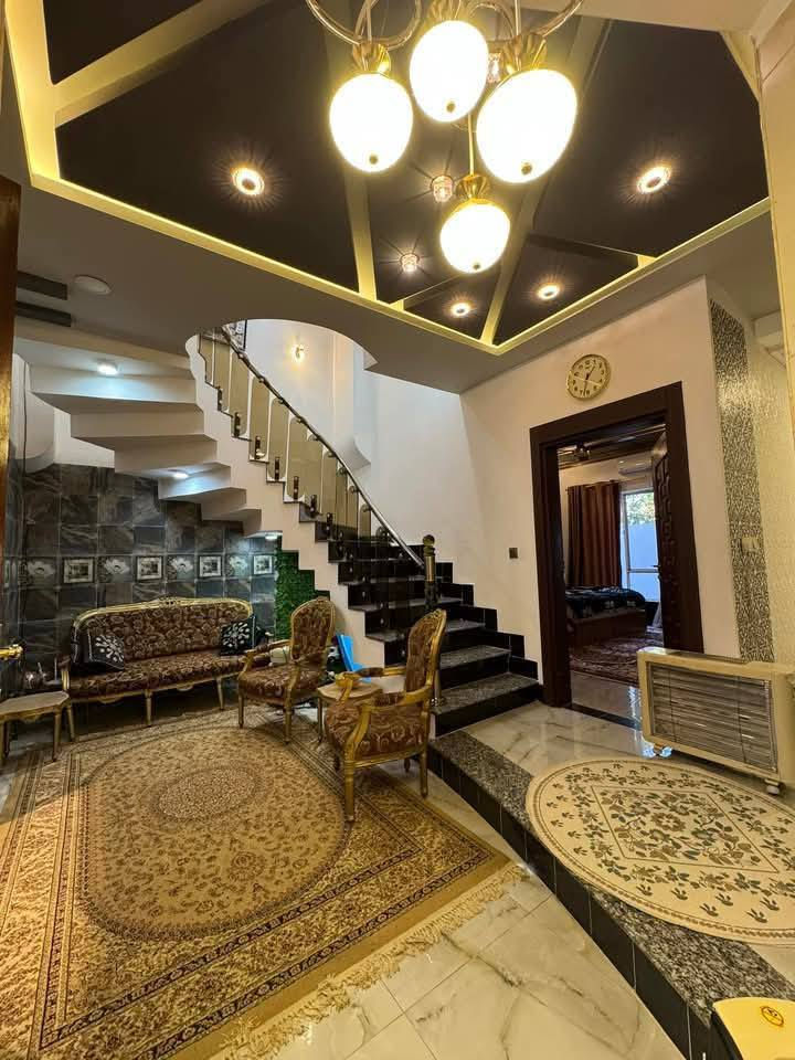 ---- عقارات الموصل الحدباء ----
               🏤 دار للبيع🏤 

🌍 موقع الدار مزارع الحدباء بالقرب من جامع الطيار🌍

🔴 يبعد عن الشارع العام 25 متر 

🔴 بستان ملك صرف 

🔴 مساحة الدار 139 متر

🔴 الواجهة 9 متر

🔴 الاتجاه شروق تام

🔴 الطابق الاول غرفة نوم 
      الطابق الثاني 3 غرف نوم 

🔴 بناء ممتاز جدا وحديث وراقي 

              /////////////////////////////
 لمعرفة التفاصيل والسعر الاتصال على الرقم
                          ***********

🔵نستقبل جميع طلباتكم وعروضاتكم...
