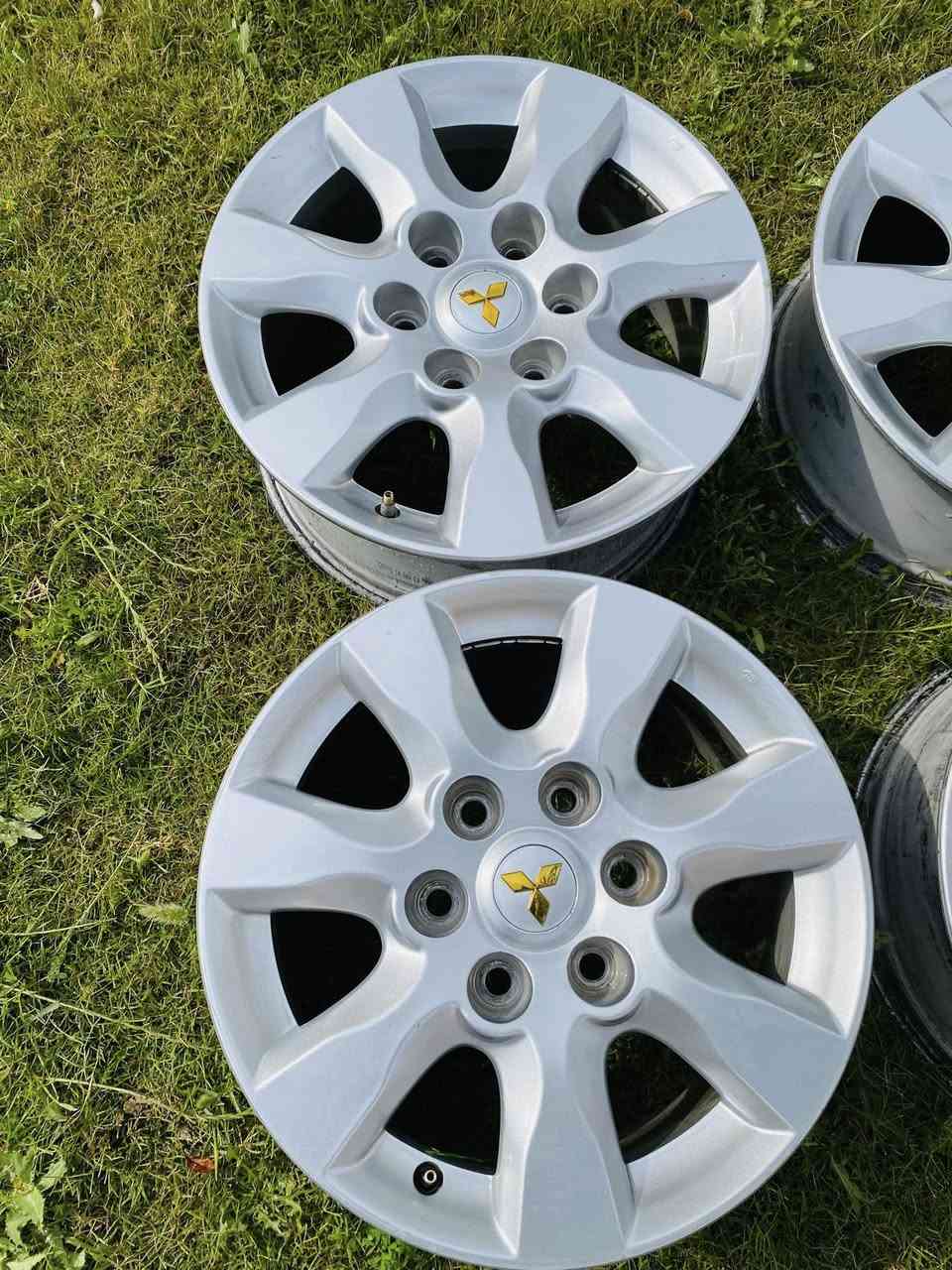 السلام عليكم 
تخم ويل باجيرو اصلي بلادي علامه ذهبيه نضافه ٩٩٪؜ خالي من اي عيب مكاني بابل 
***********
