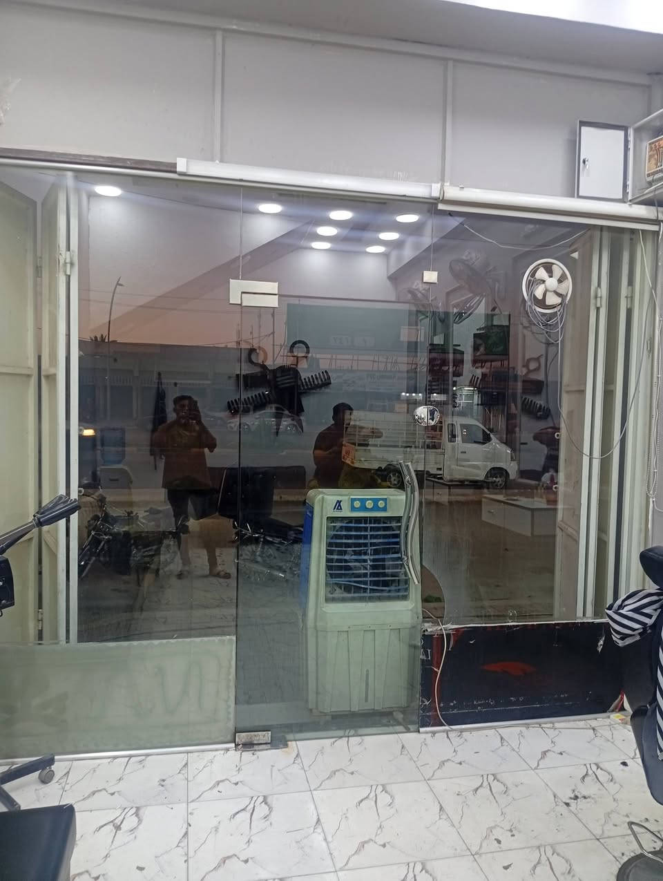 جام خانة للبيع وبسعر مغري
العرض 3متر وربع والارتفاع 3متر وربع
اصحاب المكاتب تفيدكم 
السعر 250 وبيها مجال للطيبين
للاستفسار ع الخاص 
او الاتصال ***********
