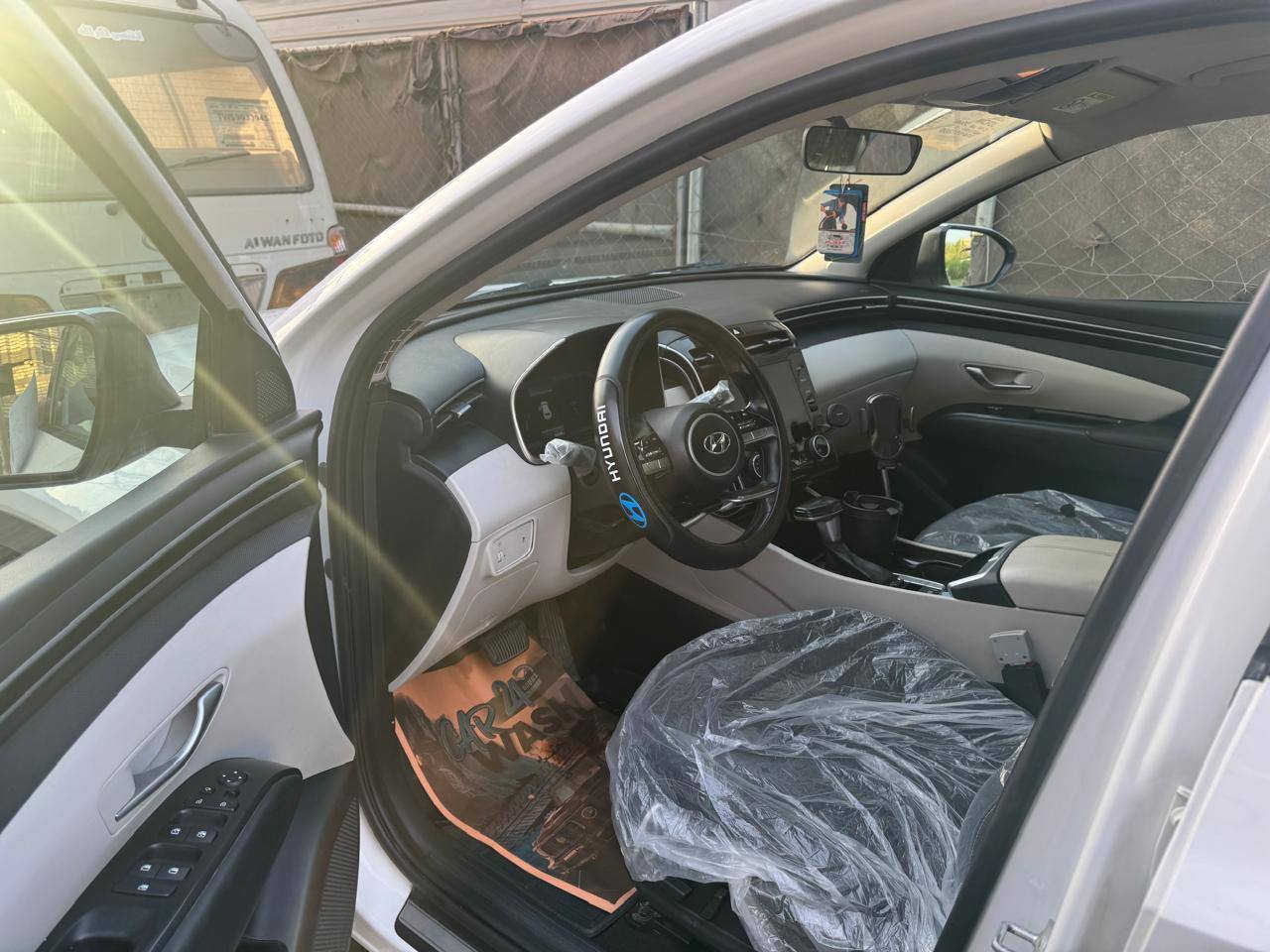 السلام عليكم عندي توسان خليجي موديل ٢٠٢١ فول مواصفات ماعدا بنرامه ماشيه ٥٤ الف بدون صبغ بيه فقط اشكم بارد السعر ١٨٥ وبيه مجال الهاتف ***********
