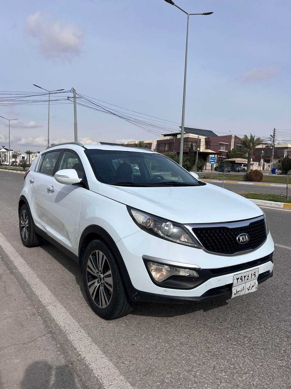 كيا سبورتج 
2016 خليجي 
ماشية 130 الف كيلو 
كاميرا خلفيه و حساسات و تحكمات ستيرن 
كير محرك و كهربائيات بشرط 
بيها صبغ جاملغ امامي صبغ بدون دواخل و كم اماكن بيها بارد 
مكان سياره اربيل 
رقم تليفون :
+964 771 194 8393 . 
والسعر 144 ورقه وبيها مجال للطيبين أربيل, العراق


**إذا كنت صاحب هذا الإعلان وتريد حذفه لأي سبب، رجاءا أرسل رسالة إلى الدعم الفني**