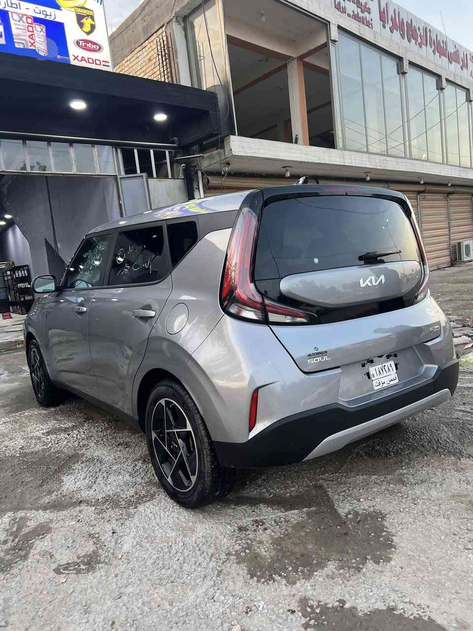 حياهم الله
كيا سول ٢٤ 
فوول مواصفات 
بصمه فتحه تشغيل عن بعد 
رادار ٣٦٠ درجه كراسي كهرباء 
كفاله من الصبغ والتبديل ♥️
بيهه دعاميه مبدله نفس اللون الباقي كله مكفول 
استفسار 
***********
