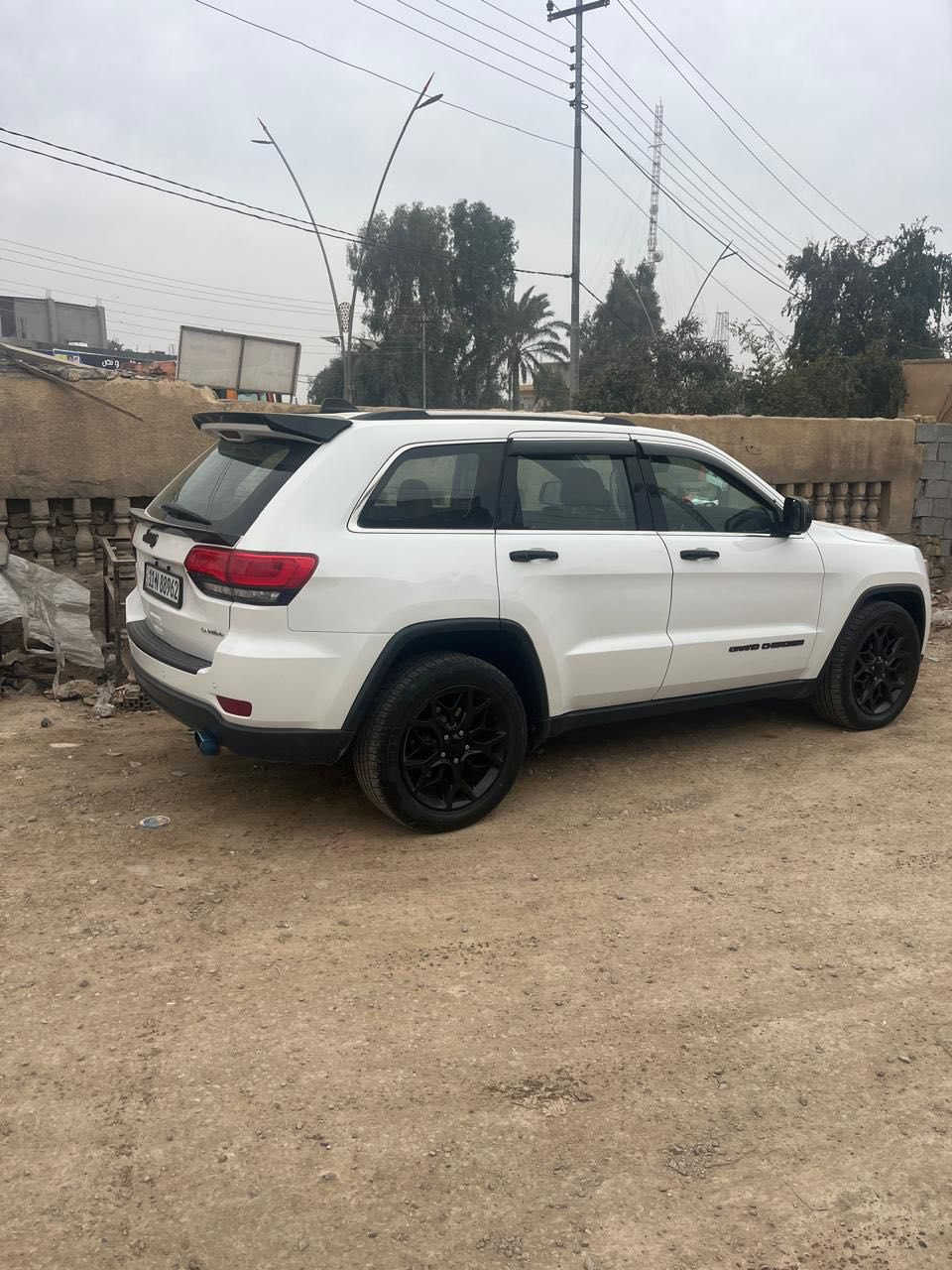 السلام عليكم
جيب لاريدو موديل 2017
امريكي داخله كلين 
لون ابيض 
مواصفات / بصمة + شاشة+كامرة +كشنات جلد تحكم ستيرن +تحكم كشنات 
رقم بغداد بسمي تحويل ثاني يوم سيارة نضيفة ماشي 180 ميل السعر 225 
كما موضحة بصورة مع السونار سيارة للاستفسار اتصل ع ***********
