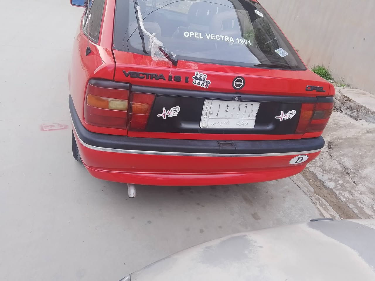 السلام عليكم..أوبل فكترا موديل 1991 حجم المحرك 18 صدر جديد سنويه لحد 2030 مشروع وطني تخم تايرات جديده دفتر بانزين بيها السيارة خير من الله بدون ضربه بدون خياس صبغ للجماليه فقط سعرها 35ورقه مكان السيارة كركوك ***********
