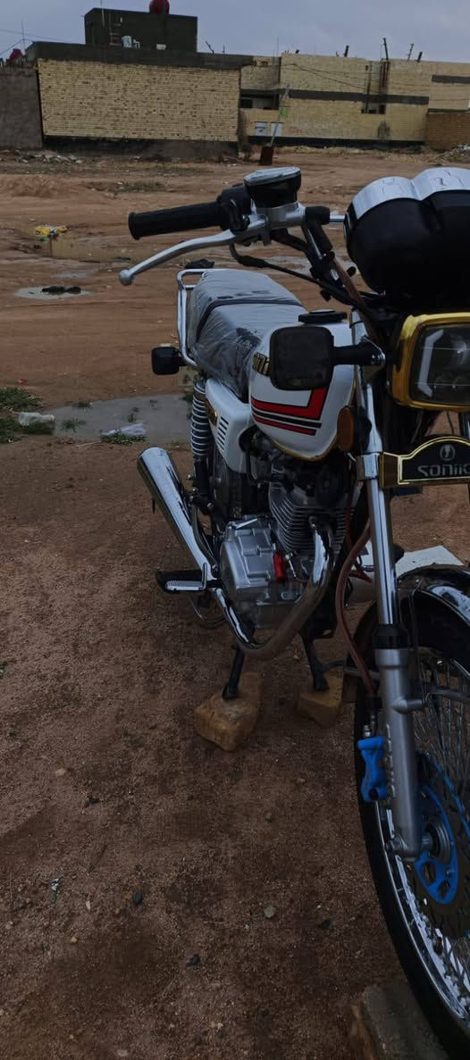 سلام عليكم
اربعة كير للبيع 
مكينة /ما مفتوحة
كهربايات/شغالة 
السعر /750 وبيهة مجال
***********
