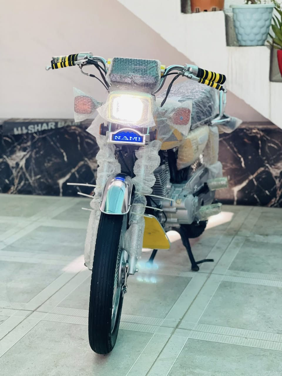 دراجة 4 كير سولنك ابو ختم اصلي موديل 2022 اوراق منفيس شركة ويا دراجة محرك مامفتوح شرط لاصرف لابخار بدون اي عيب لوك محرك
كهربائيات كامل شغال كيجات شغال
تايارات لوك بريكات بل مكان
دراجة مكفولة عامة مابي اي نقص ماشا الله زيرو اخو جديد
سعر 550
رقم موبايل ***********
عنوان كركوك شورجة يم مطعم حمة ناصر
