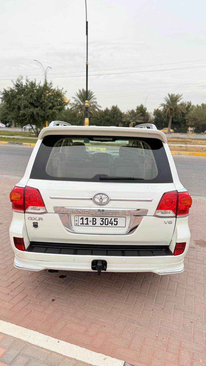 سلام عليكم لاندكروزر 2014 رقم بغداد مشروع وطني تتحول بكل المحافظات سنويه ملصق 2029 
ملاحظه سونار مرفق معه الصور كفاله عامه 
مواصفات بريم فول واحد على واحد بصمه سته سلندر سبعه راكب ثلاثه قطع تبريد كشنات جلد قرميدي حساسات اماميه خلفيه كشنات كهربائي مري شفط فورويل إشاره بل مرايه شاشه كامرا منظومه زنون بلاد يدات نيكل بصمه أبواب وبعد بيها هواي مواصفات معروفه 
كير محرك تبريد تخم تاير حداديه كلها جديده وخير من الله 
ماشيه 96… km حقيقي 
مكان سياره كربلاء المقدسه 
سعر 375… 
رقم الهاتف ***********…
ملاحظه غير متوفر حاليا على الفيس بوك كربلاء, العراق
