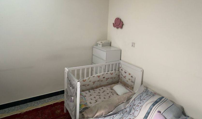 للبيع: سرير أطفال من ايكيا (IKEA) ⚪
المواصفات:
​الماركة: ايكيا الأصلي.
​اللون: أبيض.
​الحالة: نظيف جداً وبحالة ممتازة (كما هو موضح بالصور).
​التصميم: يتميز بمتانة خشب ايكيا وشكله الأنيق الذي يناسب غرف الأطفال.


**إذا كنت صاحب هذا الإعلان وتريد حذفه لأي سبب، رجاءا أرسل رسالة إلى الدعم الفني**