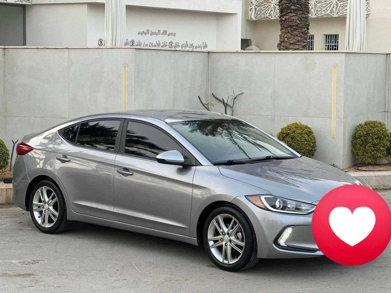 سلام عليكم ورحمة الله وبركاتة انترا للبيع السياره كفاله عاما السعر ب 125الرقم***********

