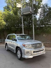 لاندكروز 2010 GXR V6 مكفوله بدون صبغ فقط بيها بارد بل قبق جنطة بيها رق...