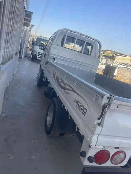 كيا فحل موديل. 2020شكل جديد.  محرك. 4000مفتوح. مكفوله كفاله عامه من صبغ وتبديل. محرك بلادي مكفوله. 
محوره تابر خلفي. ١٤
سعر ١٦٤$
عنوان بغداد. ليوسفيه. ناحيه الرشيد. 

‭٠٧٨٧ ١٣٧ ٧٣٩٧‬
