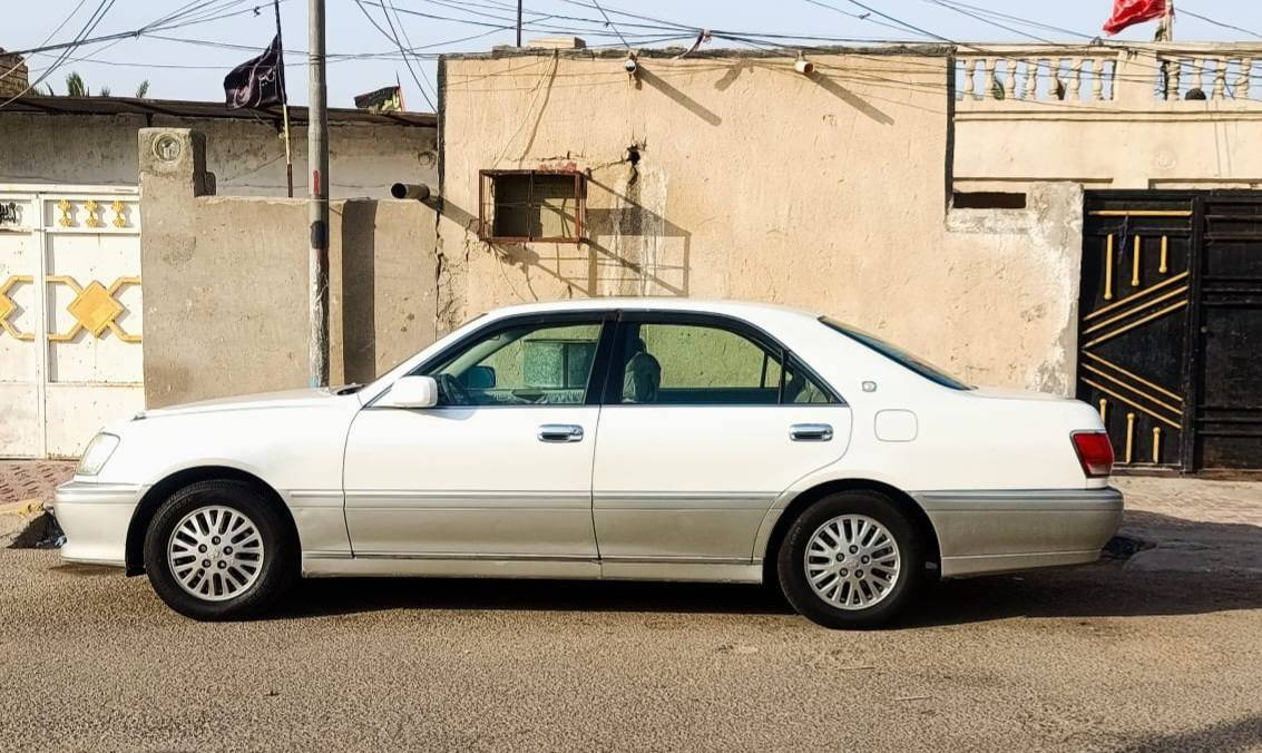 ملكة موديل 2000 بأسمي مداور ثاني يوم رقمة بصرة سيارة حلوة   ونضيفة جاهزة من كلشي المكان ميسان المجر الكبير ***********
