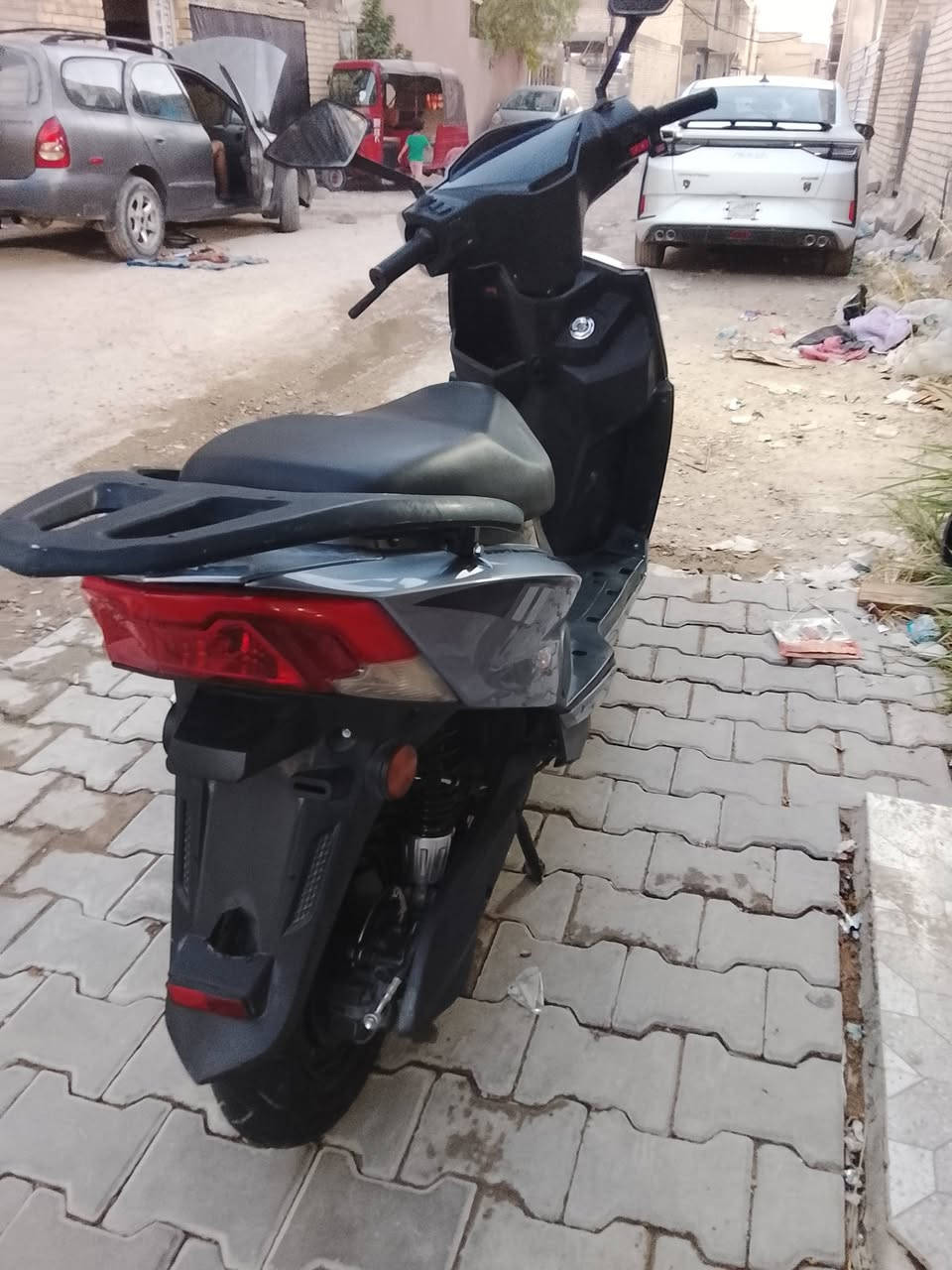 السلام عليكم دراجه شحن سكنس ملف 2000 واط 6 بطاريات كبار بيها 3 سرع السرعه القصوى 99 حقيقي بيها نظام باركنك حمايه بيها نظام بك الرجوع للخلف بيها سويجين وبصمتين السعر 750 وبيها مجال للطيبين الاستفسار ***********

