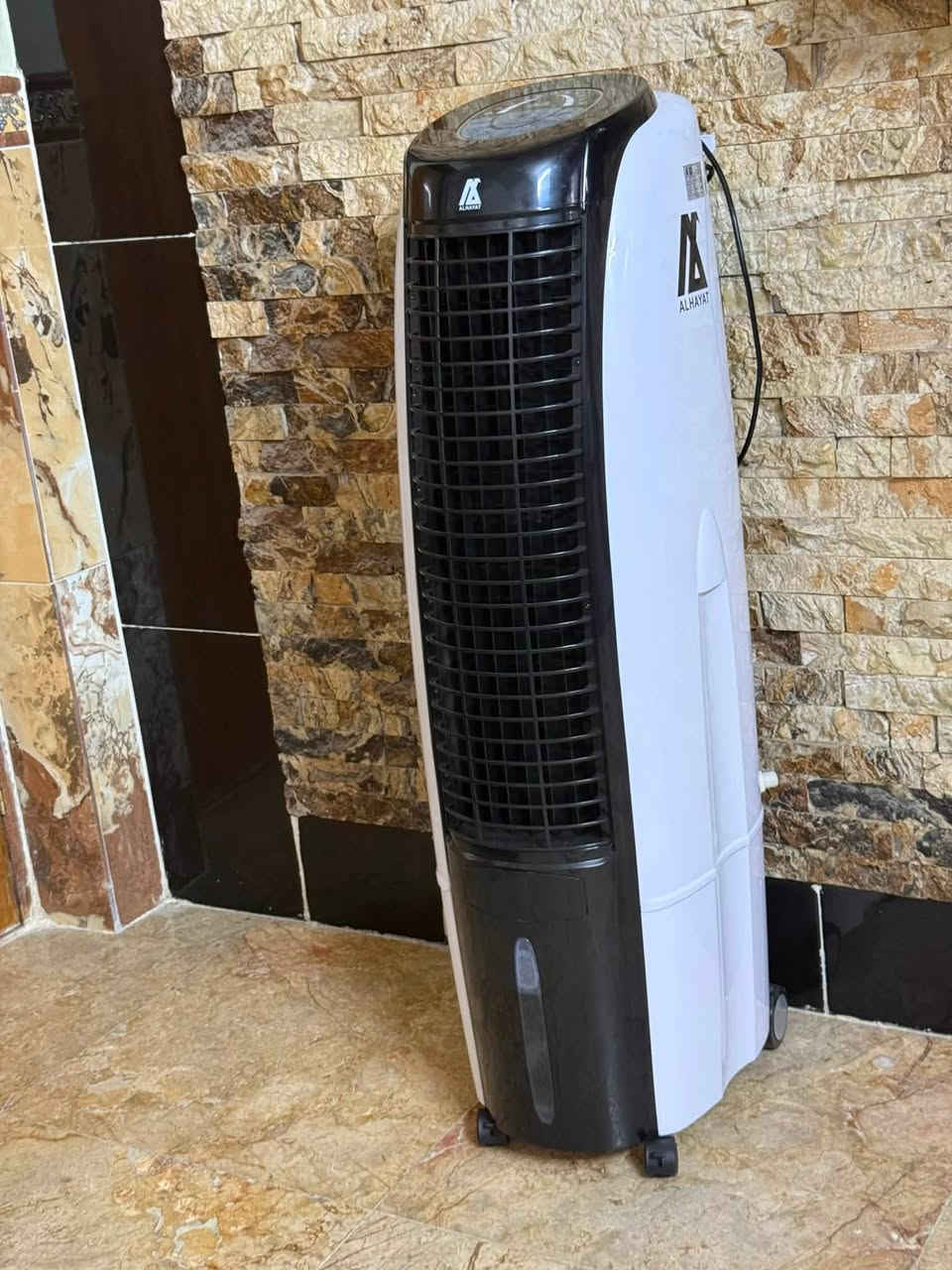 سلام عليكم مبردة  من ماركة الحياة حجم وسط للبيع   برودتهه اتخبل بس مكان الهه ماعندي صالي تقريباً اسبوعين من جبتهه مشتغله بس 3 مرات اشتريتهه ب230

رايدهه ب190 الف قفل 

مكاني -بغداد الكاضمية

متواجد بلفيس  وهذا رقمي ***********
