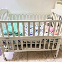 سرير اطفال • نظيف • مكان خزن ليجو