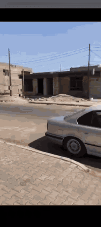 بيت مساحه ١٥٠ متر  واجهه ٧ونص يقع ع شارع عشرين قرب شارع الحمداني طابقين ٤ غرف نوم المحموديه حي العسكري الجديد ال ١٨  شارع الشيخ جاسم  السعر ١٢٥ مليون وبي مجال 
الامراء للعقار *********** واتساب ***********
