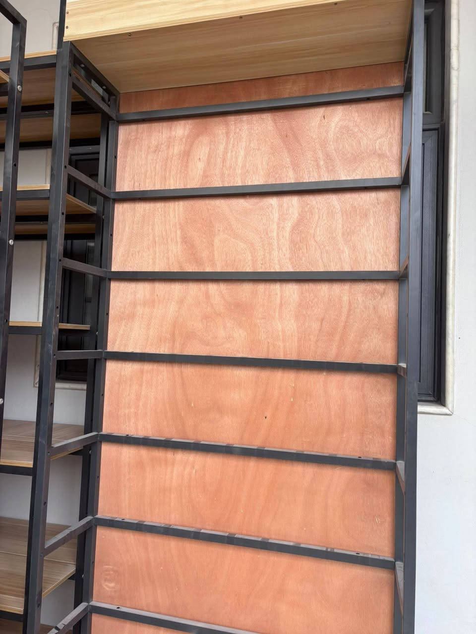 الميز  سعره 50 الف
 
الرف الوسطي سعره 140 الف

الرف / عرض متر  سعره الواحد 100 الف عددهم4 

الرف / عرض متر و20 سانتيم 
سعر الواحد 125 عددهم 2
للتواصل 
‭0780 462 7608‬
