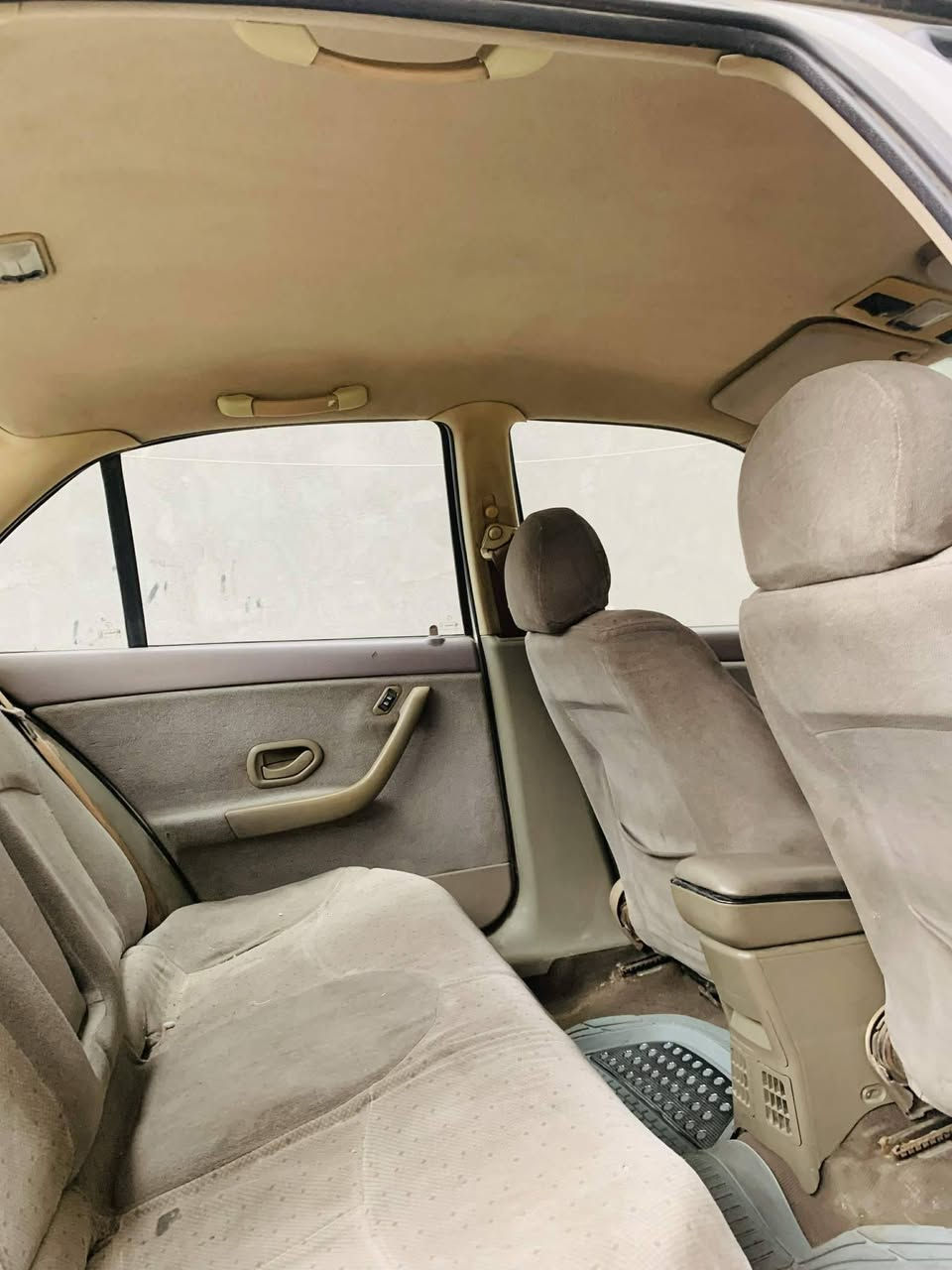 السلام عليكم سمند سورن ٢٠١١ للبيع بيها صبغ جاملغ خلفي ودعامية بدون كص أو ضربة بيها عطل قاعدة فيوزات تحت الستيرن السيارة شغالة وتمشي وين ماتروح بيها محرك وكير وحدادية خير من الله العنوان حلة حي نادر الإتصال *********** السعر ٣٣ ورقة
